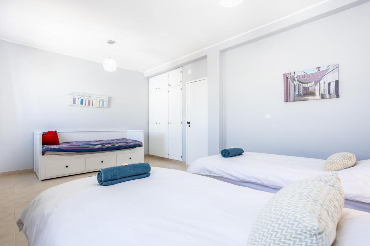 Newly Renovated 2 Bedroom Townhouse - Close To Salema Beach Exterior foto